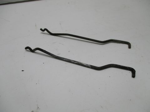 Pair of door latch to lock cylinder links