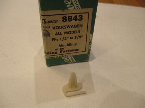 Exterior moulding clip