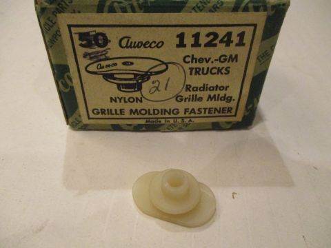 Grille moulding clip