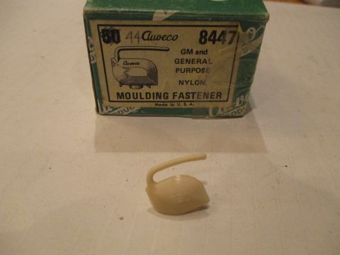 Exterior moulding clip