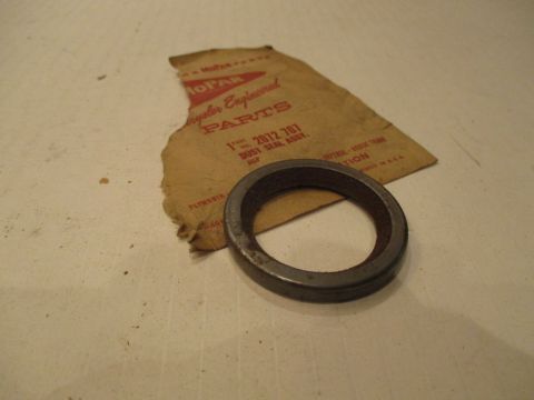 Front wheel hub oil seal