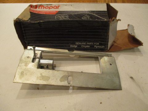 Dome light plate and socket