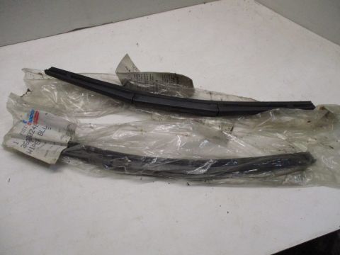 Pair of wiper blades