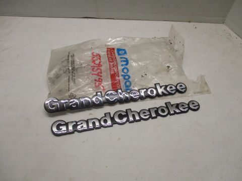 Set of "Grand Cherokee" nameplates