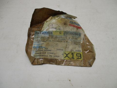 Steering wheel horn button spring mount