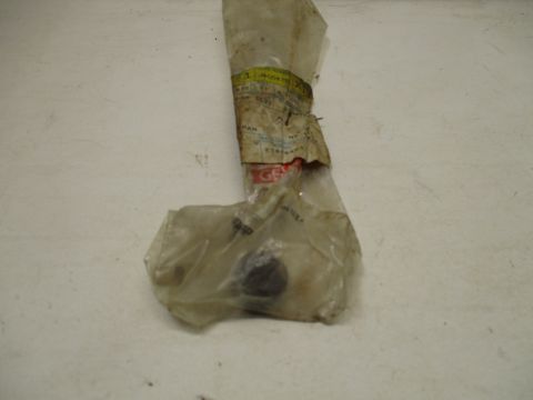 Differential cover plug