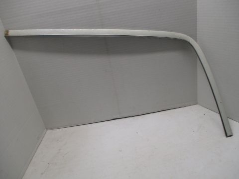 Right upper back glass reveal moulding