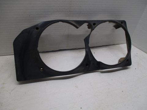 Right headlight bezel
