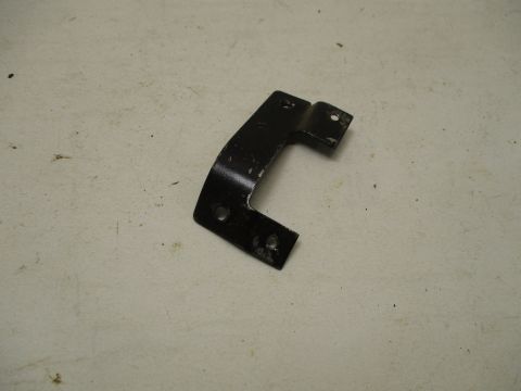 Right seat shield mounting bracket