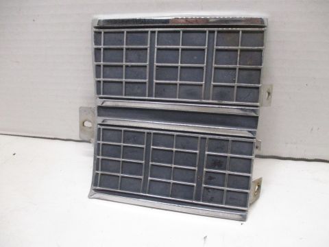 Right grille extension