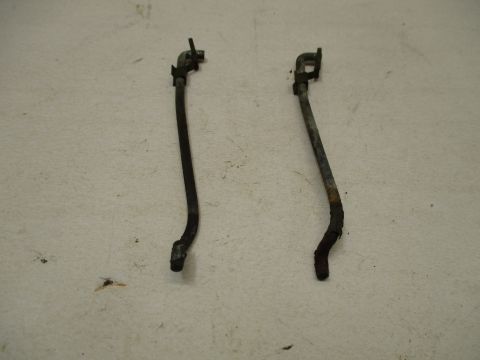 Pair of door latch to lock cylinder links and clip