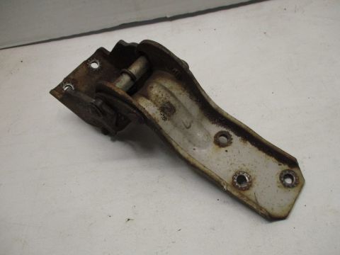 Right front upper door hinge