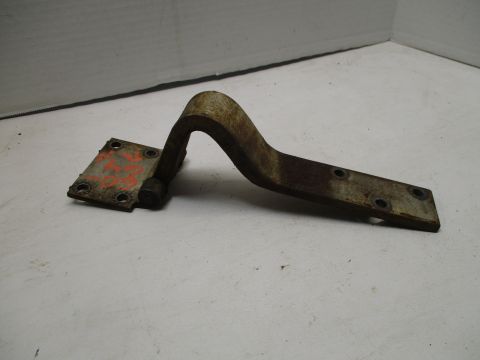 Right front lower door hinge