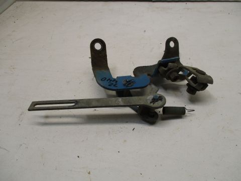 Throttle cable/kickdown bracket