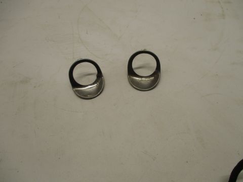 Pair of wiper bezels