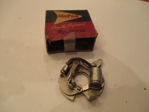 Distributor breaker plate