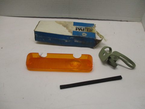 Left parking light lens and gasket