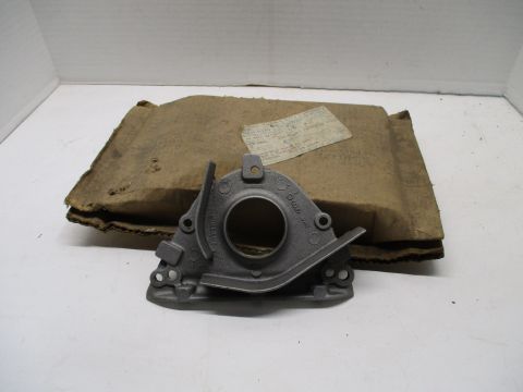 Engine front oil seal retainer