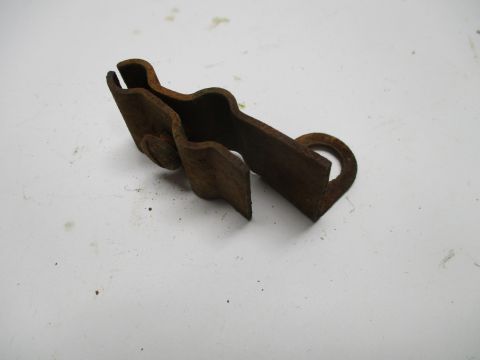 Transmission cooler line bracket