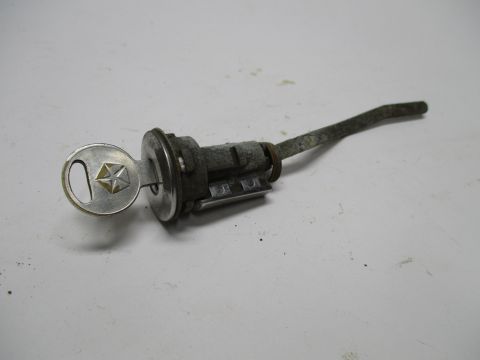 Trunk lock with key