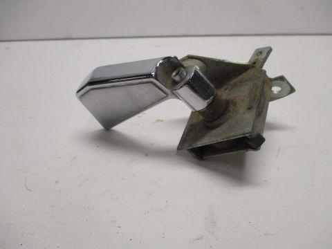 Right interior door handle regulator