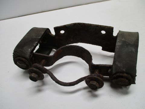 Right tailpipe hanger