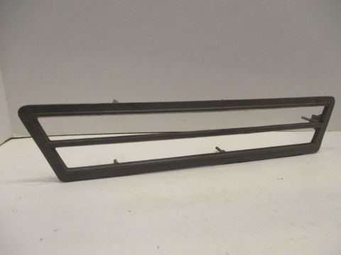 Right cornering light bezel