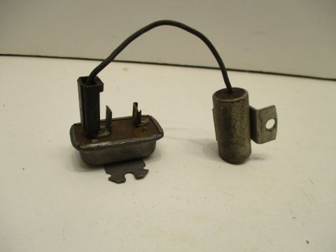 Voltage limiter with capacitor