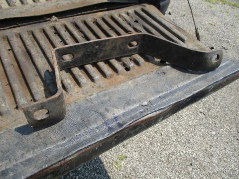 Right rear bumper bracket