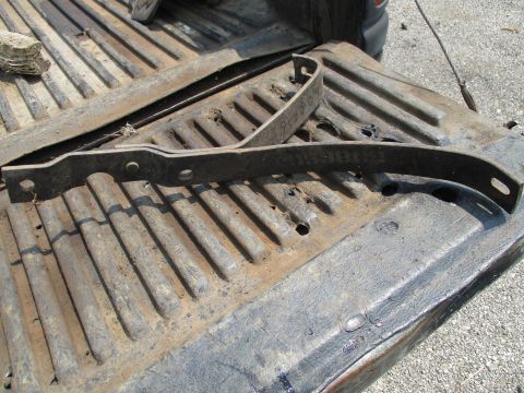 Right rear bumper bracket