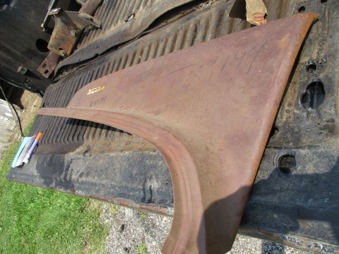 Quarter panel inner panel with trunk lip