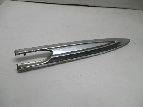 Right front fender lower moulding