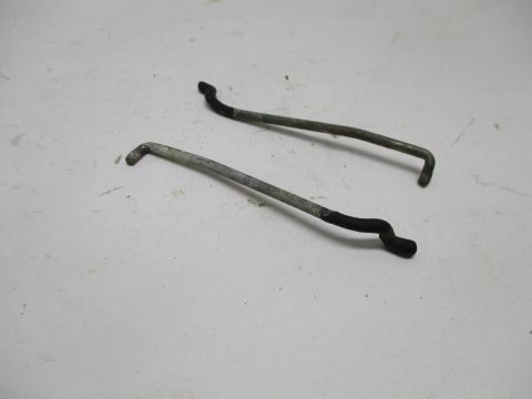 Pair of door latch to lock cylinder links