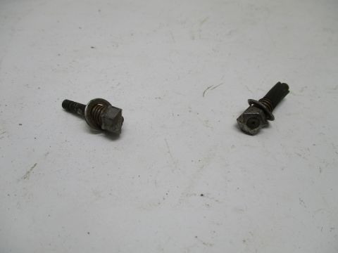 Pair of windshield washer squirters