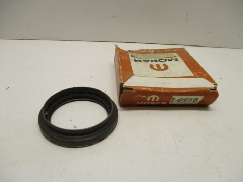 Front hub seal