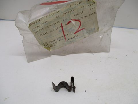 Vapor hose to fuel tank clip