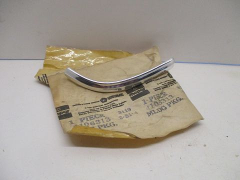 Left fender small moulding package