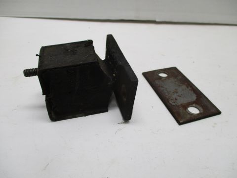Transmission mount with spacer plate