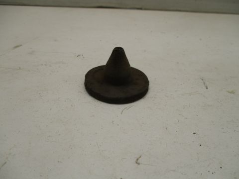 Lower radiator rubber mount