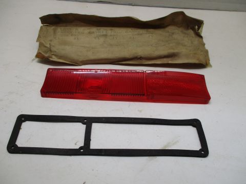 Right taillight lens and gasket