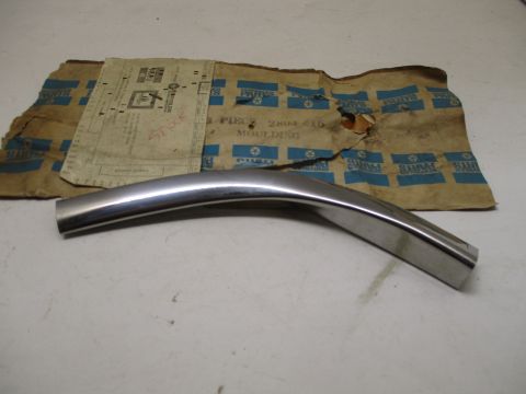 Right roof air deflector moulding