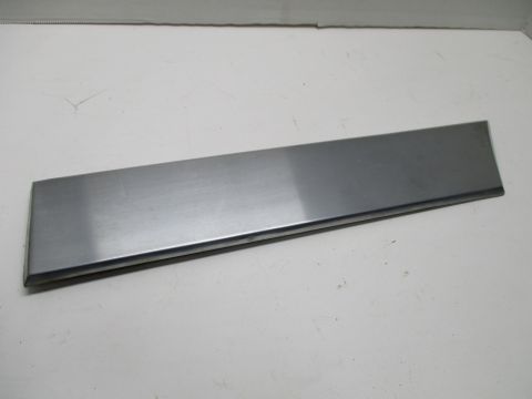 Right fender moulding