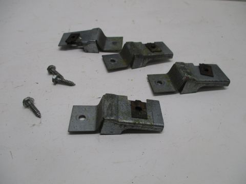 Door assist handle retainer brackets