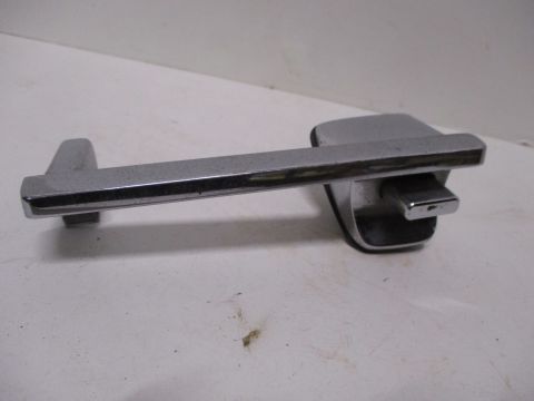 Left exterior door handle
