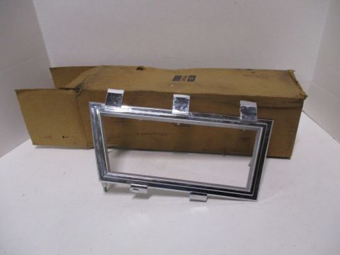 Left cornering light bezel