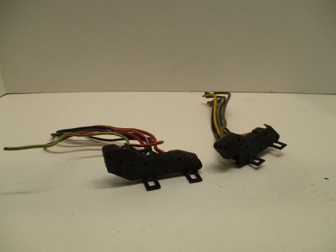 Wiring connectors with pigtail