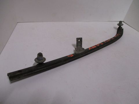 Right quarter window vertical track