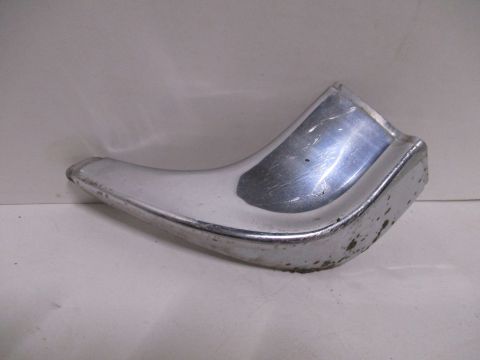 Left front moulding connector