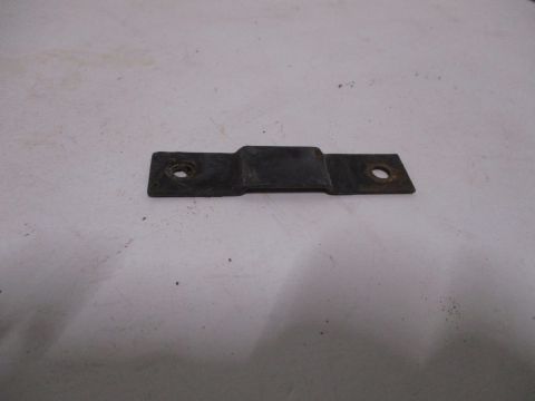 Interior door remote retainer