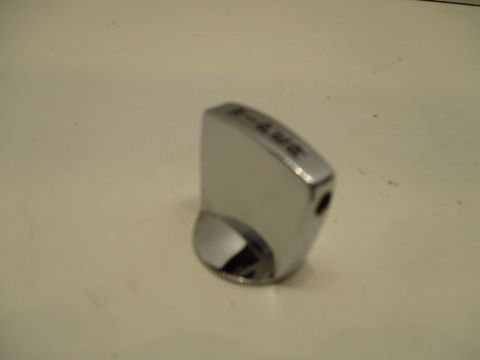 Windshield wiper knob